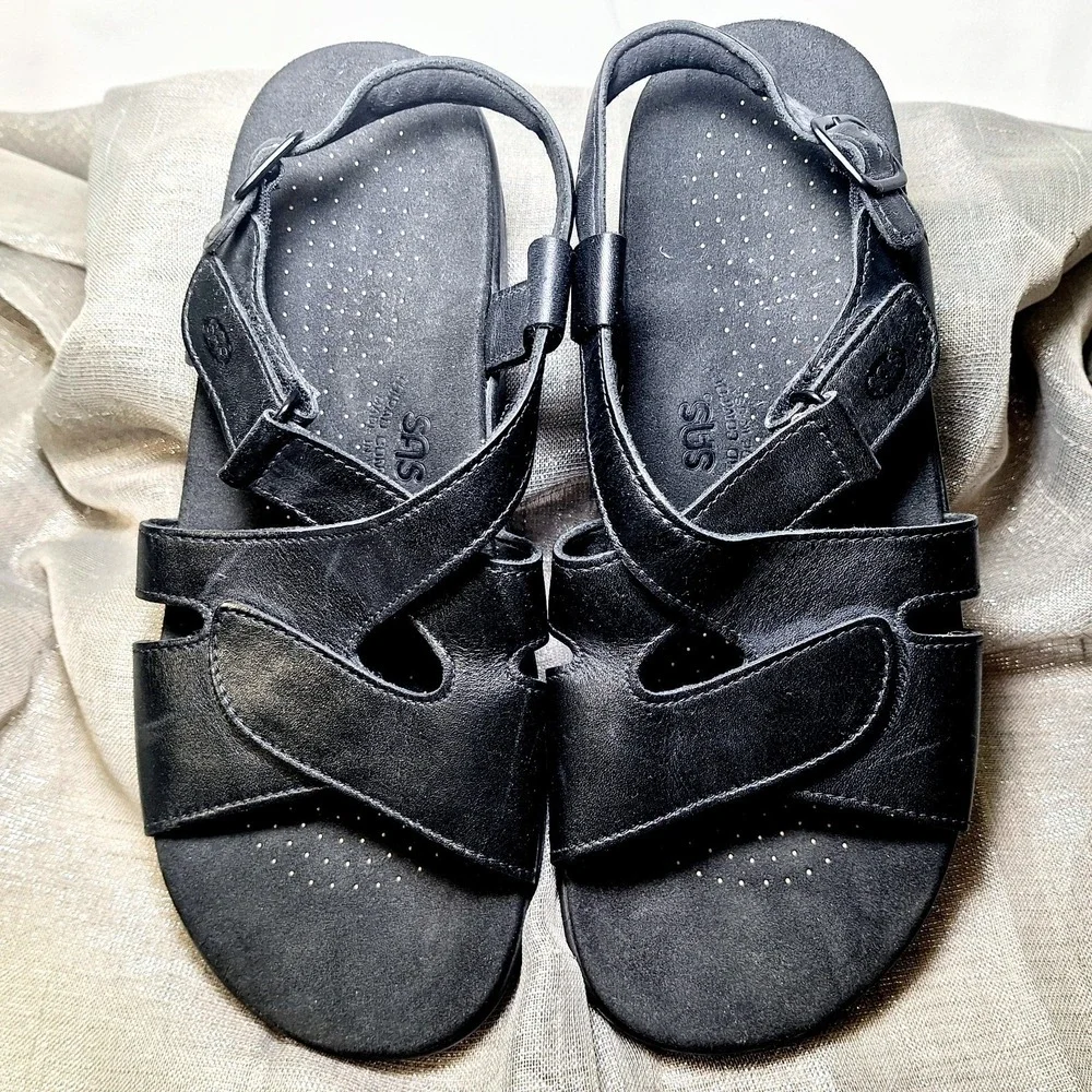 SAS 11.5 W Black Leather Sandal Huggy Adjust Cross Strap Flat Comfort 11 1/2 Wid